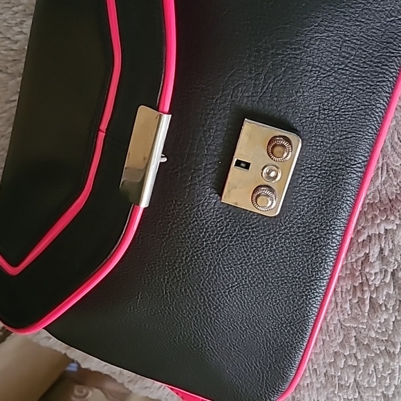 Apt. 9 Beautiful Clutch ❤️ - Picture 6 of 6